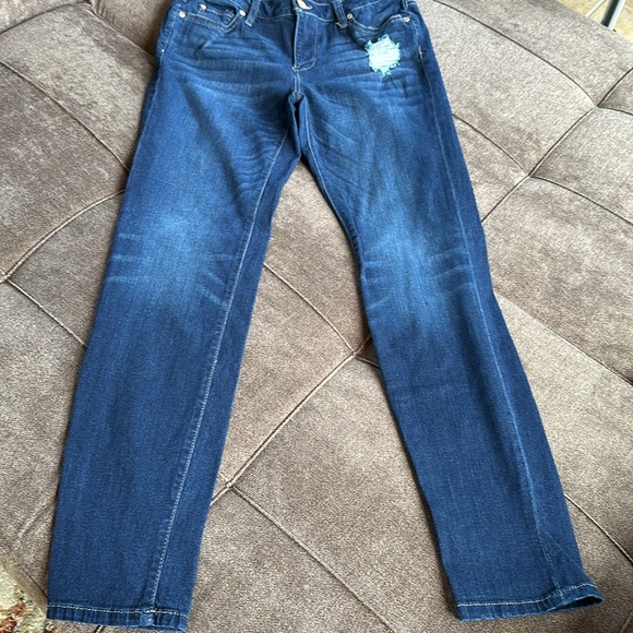 New York & Company SoHo Curvy Boyfriend Jeans with Embroidered Heart Size 4 - Picture 3 of 9